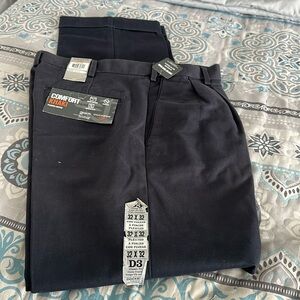 D3 Comfort Khaki Dockers Pant 32/32 Navy cuffed Pleated comfort waistband
